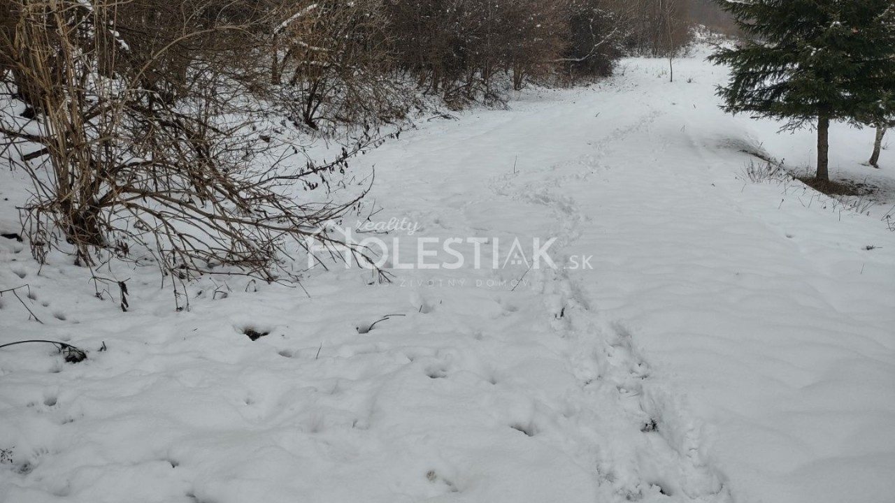 Znížená cena - Predám krásny pozemok v obci Čierne (okr. Čadca), 612 m2, IS v dosahu 20 m - EXKLUZÍVNE