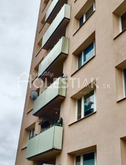 https://www.pavolholestiak.sk/storage/properties/52/thumb/predam-31-pekny-byt-zilina-hliny-vi-bajzova_0.jpg?t=1641479435