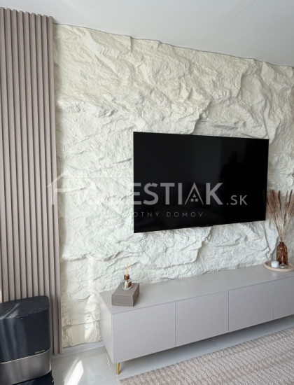 https://www.pavolholestiak.sk/storage/properties/523/thumb/rezervovane-dam-do-prenajmu-pekny-31-byt-cadca_0.jpeg?t=1787835423