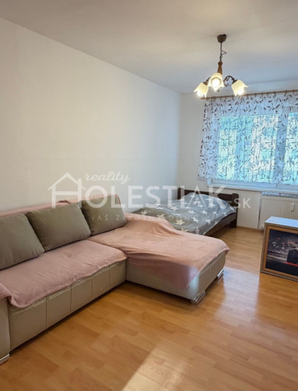 https://www.pavolholestiak.sk/storage/properties/526/thumb/predam-21-byt-na-zarci-iba-u-nas_0.jpeg?t=1792400103