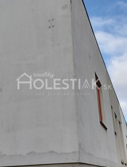 https://www.pavolholestiak.sk/storage/properties/53/thumb/odporucane-predam-rodinny-dom-v-rakovej-iba-u-nas_0.jpg?t=1704312940