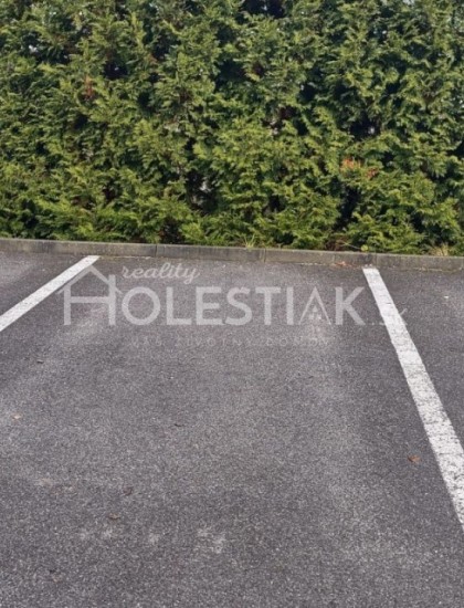 https://www.pavolholestiak.sk/storage/properties/58/thumb/znizena-cena-iba-u-nas-predaj-2x-parkovacieho-miesta-v-cadci_0.jpg?t=1649674833