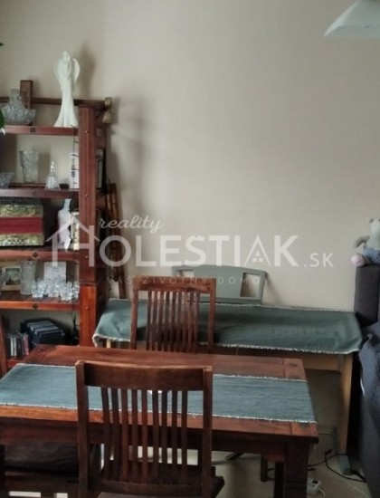 https://www.pavolholestiak.sk/storage/properties/64/thumb/rezervovane-predam-rekonstruovany-21-byt-v-meste-cadca-iba-u-nas_0.jpg?t=1647949665