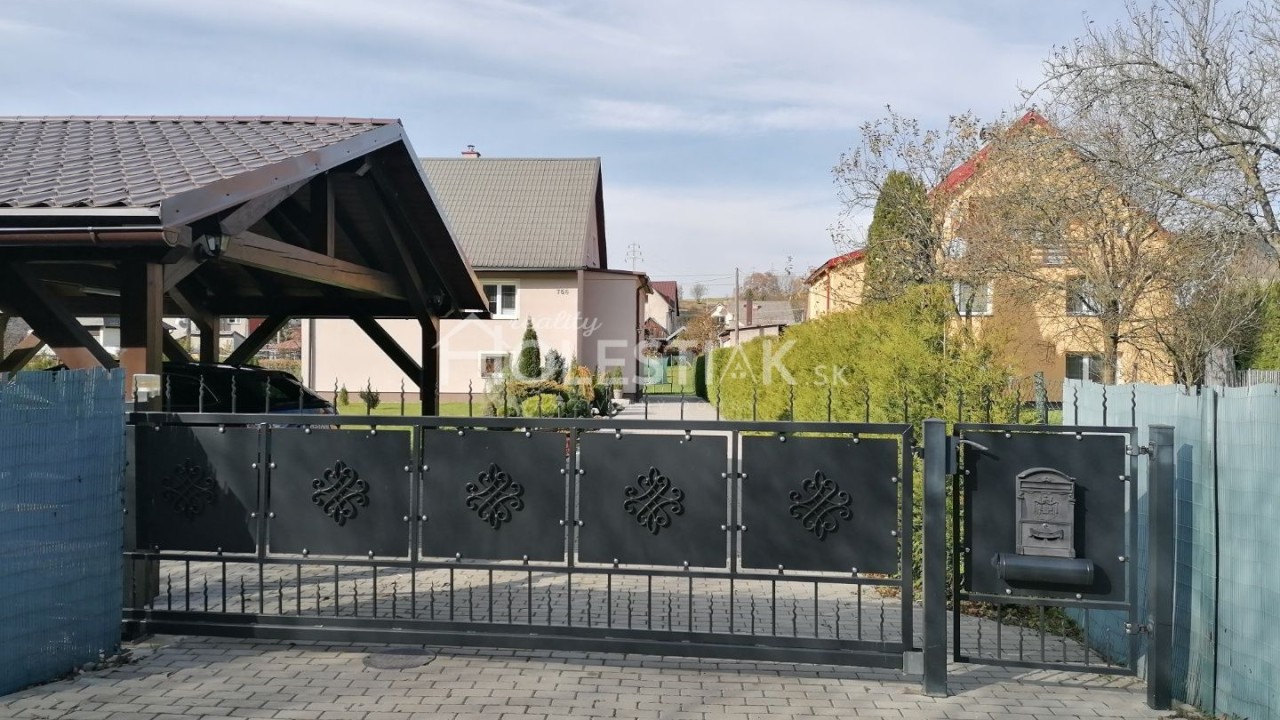 Rezervované - Predám veľký, rekonštruovaný rodinný dom 6+1 v obci Svrčinovec, iba u nás