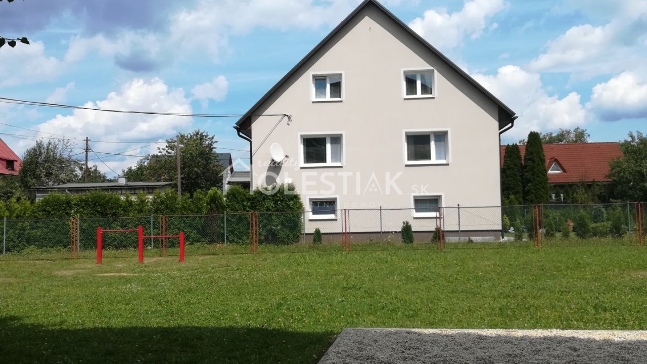 Rezervované - Predám veľký, rekonštruovaný rodinný dom 6+1 v obci Svrčinovec, iba u nás