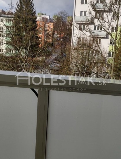 https://www.pavolholestiak.sk/storage/properties/67/thumb/rezervovane-predam-21-byt-v-meste-cadca-mierova-ul-iba-u-nas_0.jpg?t=1645790440