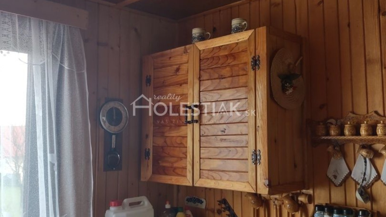 Rezervované - Exkluzívne predám záhradný domček, pozemok 514 m2 Kysucké Nové Mesto