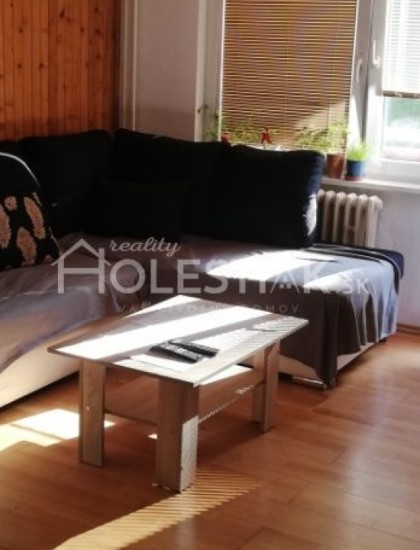 https://www.pavolholestiak.sk/storage/properties/82/thumb/dam-do-prenajmu-vacsi-31-byt-550-eur-v-meste-cadca-zarec_0.jpg?t=1652954494