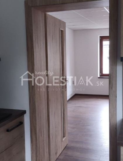 https://www.pavolholestiak.sk/storage/properties/86/thumb/dam-do-prenajmu-11-luxusny-byt-v-centre-mesta-cadca_0.jpeg?t=1784252666