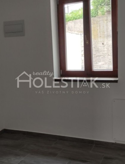 https://www.pavolholestiak.sk/storage/properties/87/thumb/dam-do-prenajmu-kancelarske-priestory-v-centre-mesta-cadca_0.jpg?t=1683700325