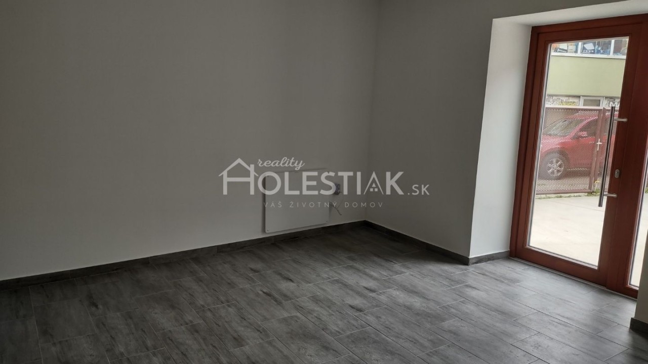 Dám do prenájmu dva nové kancelárske priestory na prízemí v centre mesta Čadca s vlastným parkovaním