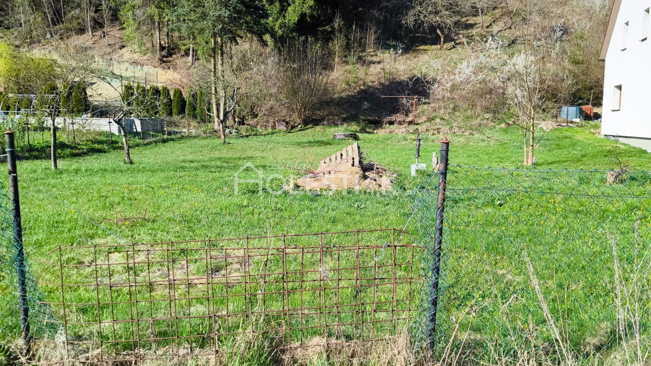 Odporúčané - Predám pekný rovinatý stavebný pozemok Čadca, intravilán, všetky IS