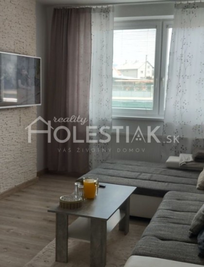 https://www.pavolholestiak.sk/storage/properties/94/thumb/rezervovane-dam-do-prenajmu-krasny-velky-zariadeny-byt-11-rakova-iba-u-nas_0.jpg?t=1660666585