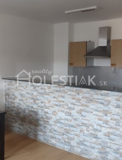 https://www.pavolholestiak.sk/storage/properties/97/thumb/zvyhodnena-cena-dam-do-prenajmu-3x-pekny-21-byt-cierne-okr-cadca-iba-u-nas_0.jpg?t=1685610036